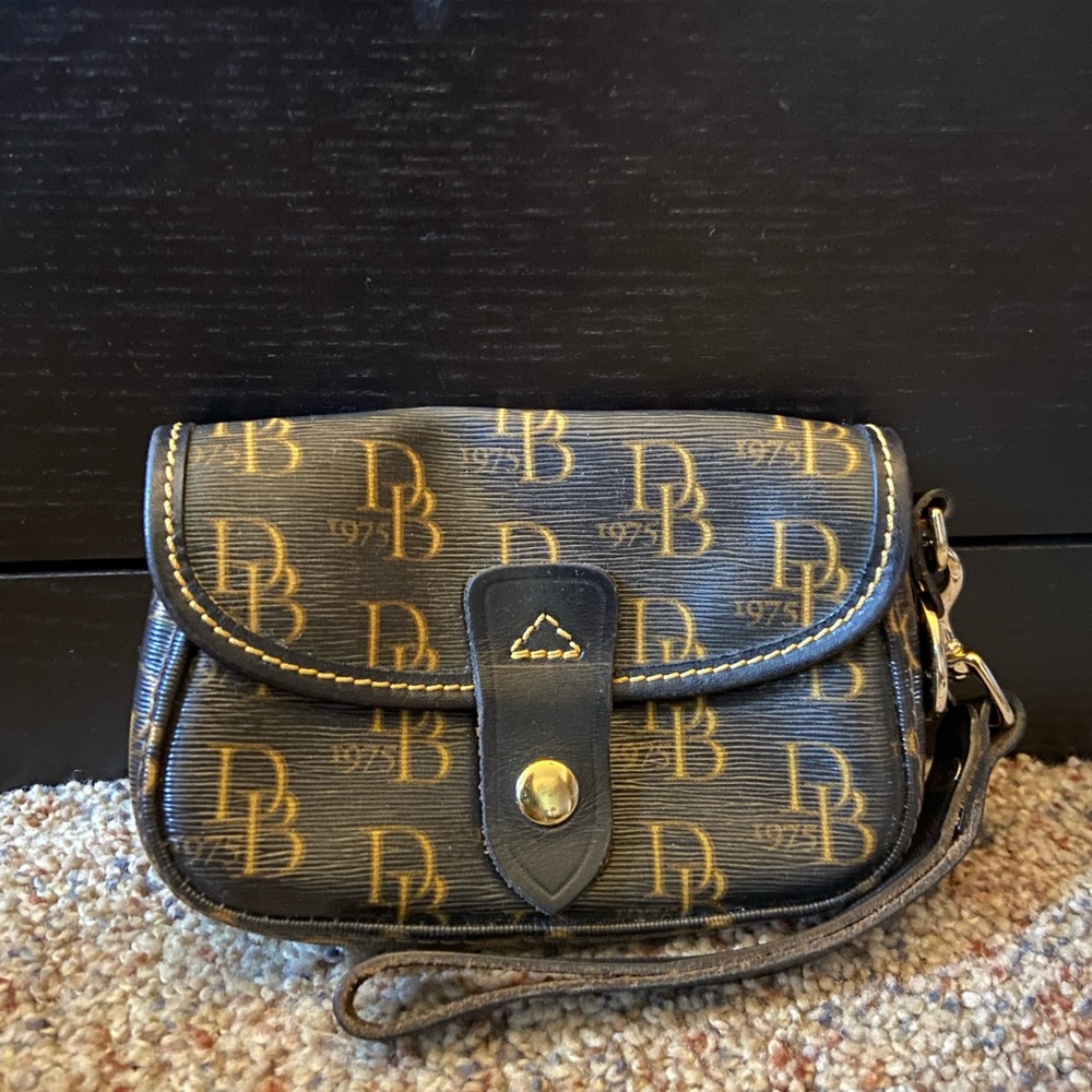 Dooney & Bourke wristlet